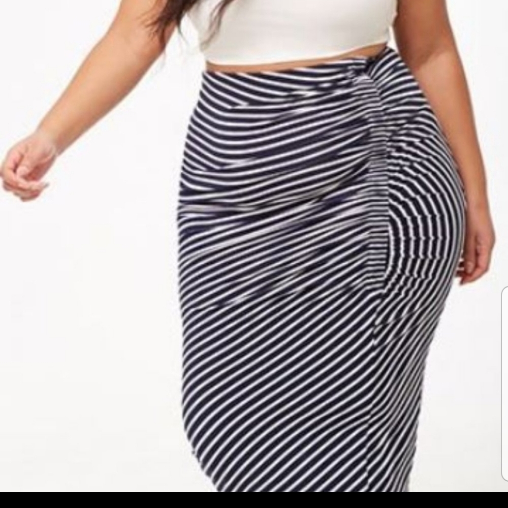 Forever 21 maxi ruched  skirt